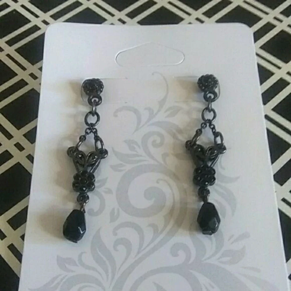 Black chain dangle‎ earrings